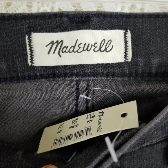 Madewell 9" High Rise Skinny Destressed Raw Hem - Picture 4 of 10